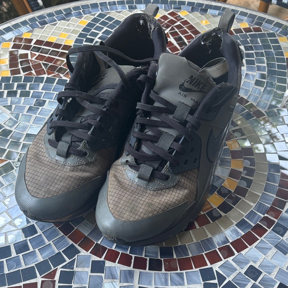 Nike Men's Black and Gray Sneakers